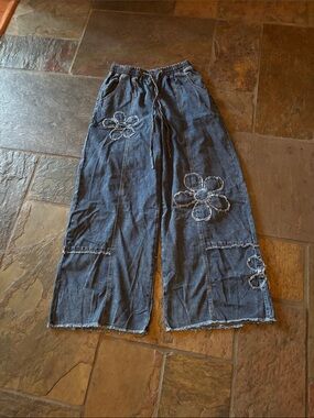 Women's Blue Wide-Leg Floral Appliqué Jeans